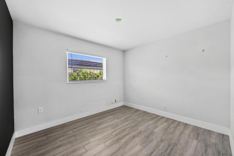 Villa ou maison à vendre à Deerfield Beach, Floride: 3 chambres, 172.33 m2 № 2254696 - photo 16