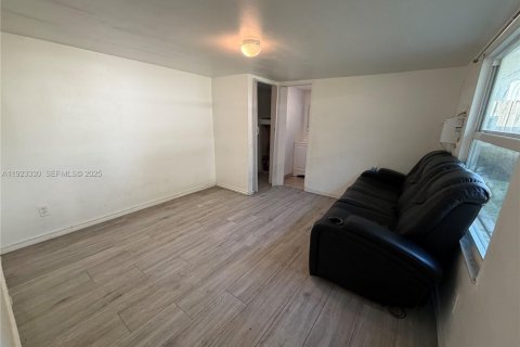 Appartement à louer à Fort Lauderdale, Floride: 1 chambre, 169.45 m2 № 1976956 - photo 2