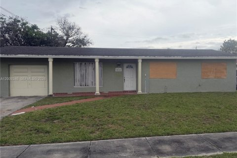 House in Miami, Florida 3 bedrooms, 140.47 sq.m. № 2090107