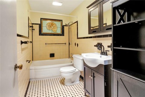 House in Bradenton, Florida 3 bedrooms, 146.41 sq.m. № 2151373 - photo 30