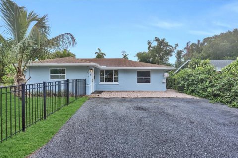 House in Bradenton, Florida 3 bedrooms, 146.41 sq.m. № 2151373 - photo 8