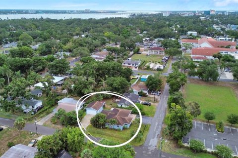 House in Bradenton, Florida 3 bedrooms, 146.41 sq.m. № 2151373