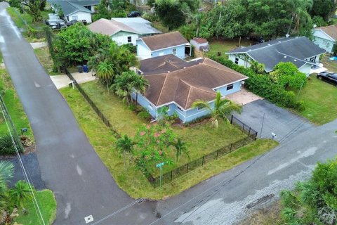 House in Bradenton, Florida 3 bedrooms, 146.41 sq.m. № 2151373 - photo 4