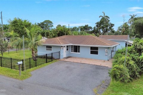 House in Bradenton, Florida 3 bedrooms, 146.41 sq.m. № 2151373 - photo 2