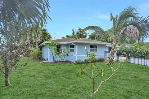 House in Bradenton, Florida 3 bedrooms, 146.41 sq.m. № 2151373 - photo 5