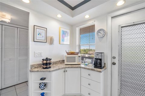 Купить кондоминиум в Холливуд, Флорида 2 спальни, 92.16м2, № 2053540 - фото 4