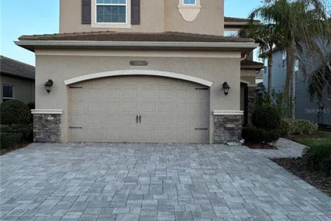 House in Wesley Chapel, Florida 4 bedrooms, 253.44 sq.m. № 2350026