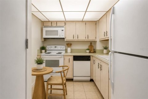 Купить кондоминиум в Палм-Бич, Флорида 6 комнат, 91.32м2, № 2156792 - фото 9