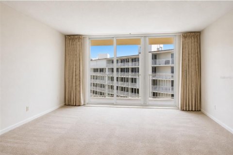 Купить кондоминиум в Палм-Бич, Флорида 6 комнат, 91.32м2, № 2156792 - фото 16