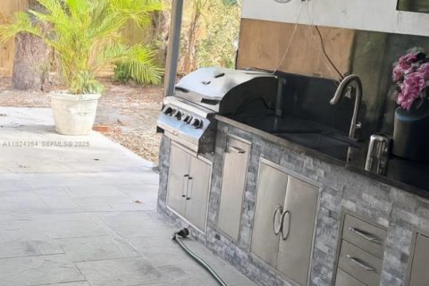 House in Miami Gardens, Florida 2 bedrooms, 103.12 sq.m. № 1982895 - photo 2