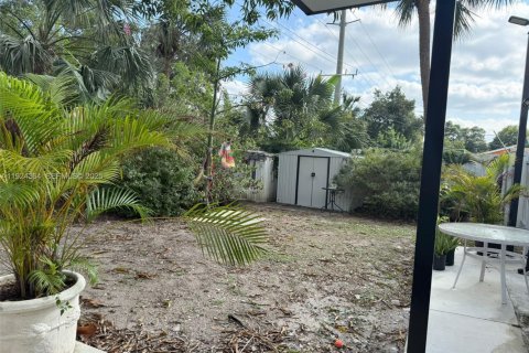 House in Miami Gardens, Florida 2 bedrooms, 103.12 sq.m. № 1982895 - photo 5