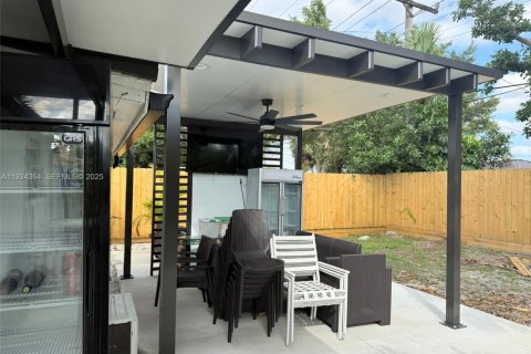 House in Miami Gardens, Florida 2 bedrooms, 103.12 sq.m. № 1982895 - photo 3