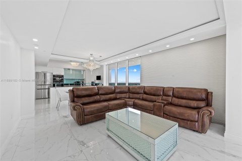 Condominio en venta en Hallandale Beach, Florida, 2 dormitorios, 135.45 m2 № 1951166 - foto 19