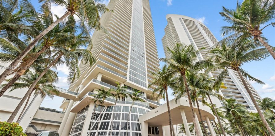 Condominio en Hallandale Beach, Florida, 2 dormitorios № 1951166