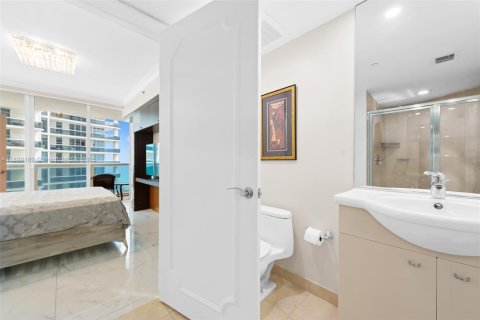 Condominio en venta en Hallandale Beach, Florida, 2 dormitorios, 135.45 m2 № 1951166 - foto 24