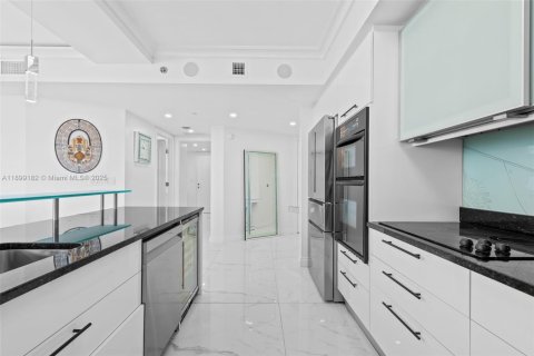 Condominio en venta en Hallandale Beach, Florida, 2 dormitorios, 135.45 m2 № 1951166 - foto 16