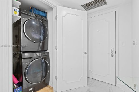 Condominio en venta en Hallandale Beach, Florida, 2 dormitorios, 135.45 m2 № 1951166 - foto 21