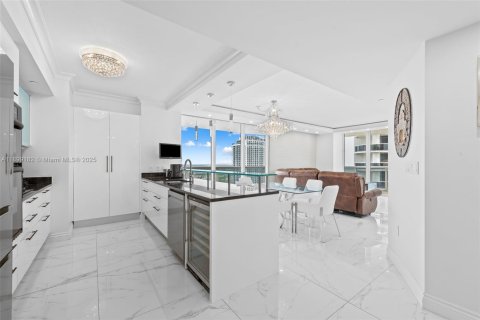 Condominio en venta en Hallandale Beach, Florida, 2 dormitorios, 135.45 m2 № 1951166 - foto 15