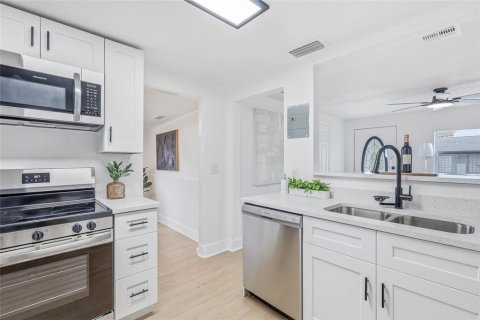 House in Tampa, Florida 3 bedrooms, 93.55 sq.m. № 2224607 - photo 9