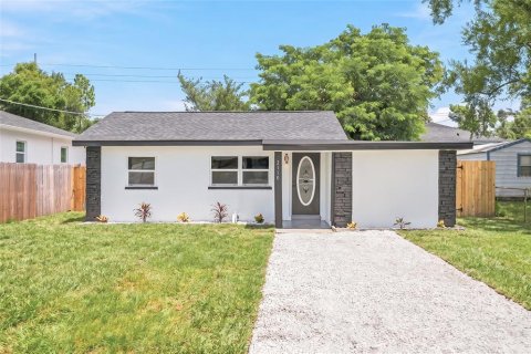 House in Tampa, Florida 3 bedrooms, 93.55 sq.m. № 2224607
