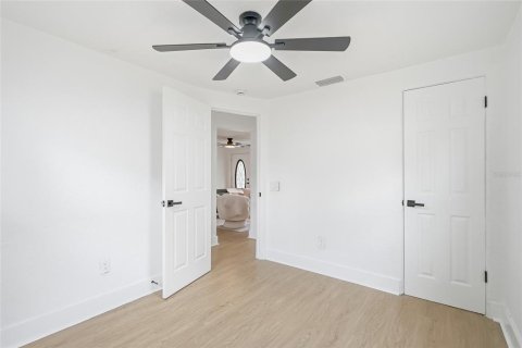 House in Tampa, Florida 3 bedrooms, 93.55 sq.m. № 2224607 - photo 25