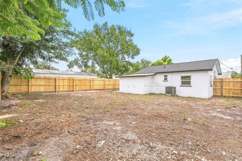 House in Tampa, Florida 3 bedrooms, 93.55 sq.m. № 2224607 - photo 28