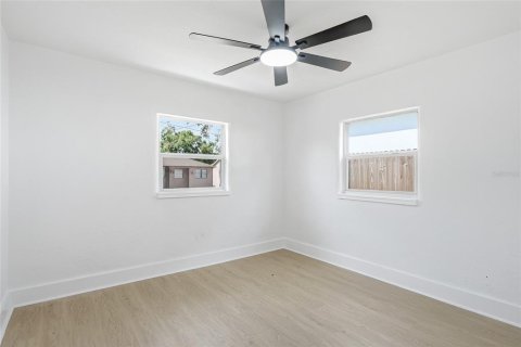 House in Tampa, Florida 3 bedrooms, 93.55 sq.m. № 2224607 - photo 21