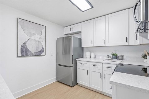 House in Tampa, Florida 3 bedrooms, 93.55 sq.m. № 2224607 - photo 8