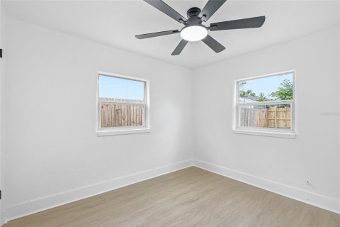 House in Tampa, Florida 3 bedrooms, 93.55 sq.m. № 2224607 - photo 24