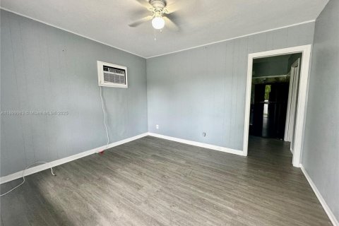 Condo in Miami, Florida, 1 bedroom  № 1952624 - photo 4