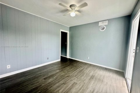 Condo in Miami, Florida, 1 bedroom  № 1952624 - photo 6