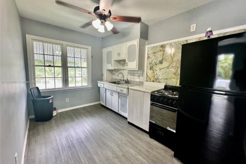 Condo in Miami, Florida, 1 bedroom  № 1952624 - photo 2