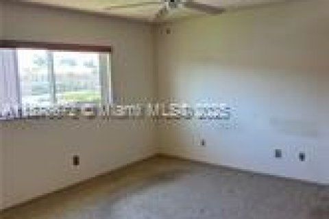 Condo in Cape Coral, Florida, 2 bedrooms  № 1922680 - photo 19