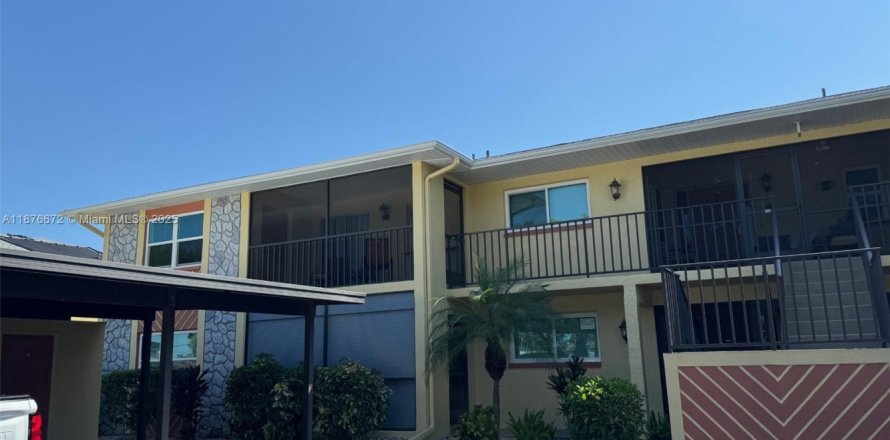 Condo in Cape Coral, Florida, 2 bedrooms  № 1922680