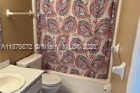 Condo in Cape Coral, Florida, 2 bedrooms  № 1922680 - photo 17