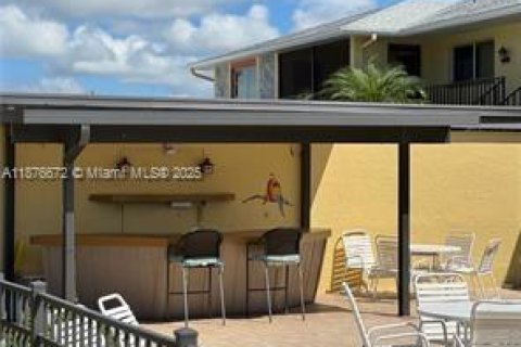 Condo in Cape Coral, Florida, 2 bedrooms  № 1922680 - photo 13