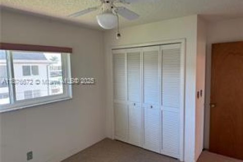 Condo in Cape Coral, Florida, 2 bedrooms  № 1922680 - photo 10