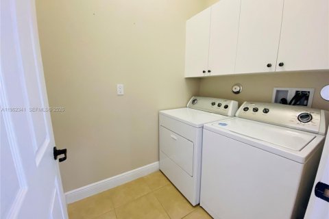 Villa ou maison à louer à Cooper City, Floride: 4 chambres, 193.61 m2 № 2025126 - photo 21