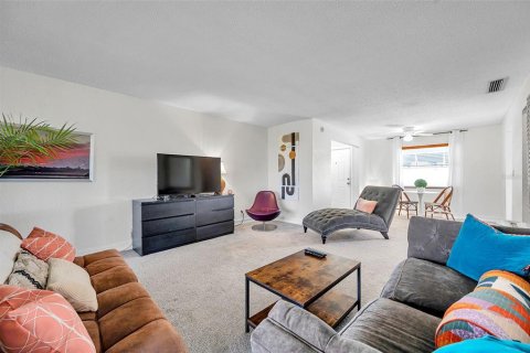 Condominio en venta en Largo, Florida, 1 dormitorio, 79.52 m2 № 1844900 - foto 1