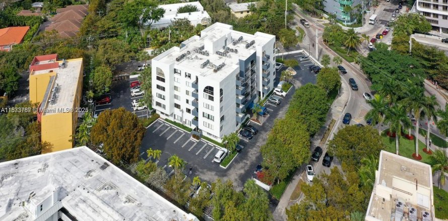 Condominio en Miami, Florida, 2 dormitorios № 1924594
