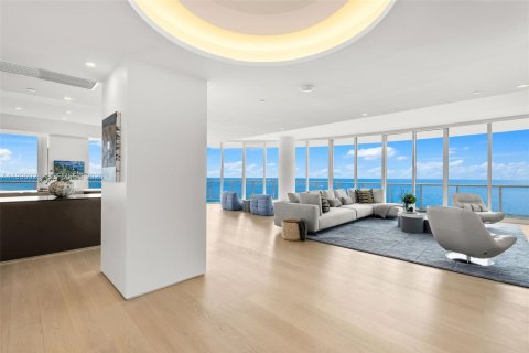 Купить кондоминиум в Майами-Бич, Флорида 5 спален, 406.73м2, № 2059069 - фото 5