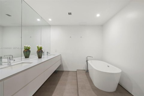 Купить кондоминиум в Майами-Бич, Флорида 5 спален, 406.73м2, № 2059069 - фото 30