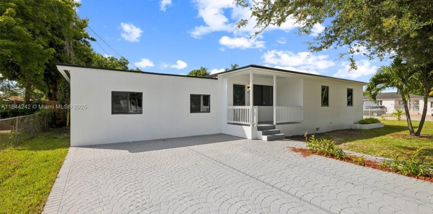 Casa en Miami, Florida 4 dormitorios, 92.16 m2 № 1844153