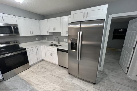 Villa ou maison à louer à Orlando, Floride: 4 chambres, 117.89 m2 № 2396855 - photo 4