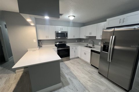 Villa ou maison à louer à Orlando, Floride: 4 chambres, 117.89 m2 № 2396855 - photo 5
