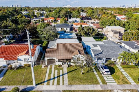 Commercial property in Miami, Florida 218.78 sq.m. № 2027244