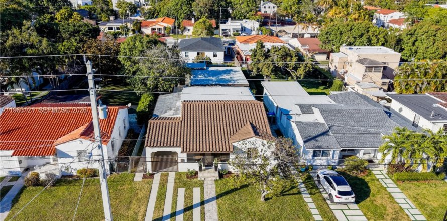 Commercial property in Miami, Florida 218.78 sq.m. № 2027244