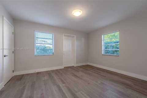 Commercial property in Miami, Florida 218.78 sq.m. № 2027244 - photo 30