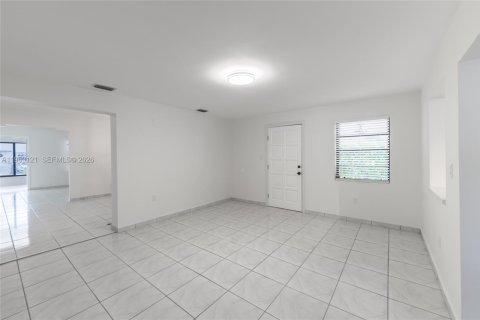 Commercial property in Miami, Florida 218.78 sq.m. № 2027244 - photo 27