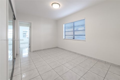 Commercial property in Miami, Florida 218.78 sq.m. № 2027244 - photo 16